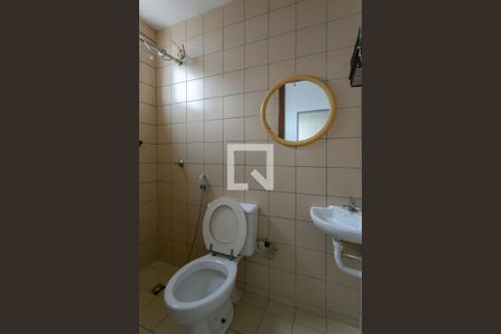 Apartamento para alugar com 190m², 4 quartos e 3 vagas Apartamento para alugar com 190m², 4 quartos e 3 vagasBanheiro de Serviço