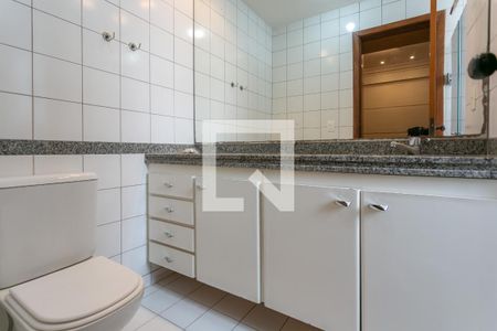 Apartamento para alugar com 190m², 4 quartos e 3 vagas Apartamento para alugar com 190m², 4 quartos e 3 vagasBanheiro da Suíte
