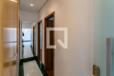 Corredor de apartamento para alugar com 4 quartos, 190m² em Funcionários, Belo Horizonte