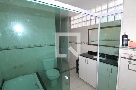 Casa à venda com 277m², 3 quartos e 2 vagasBanheiro da Suíte 1