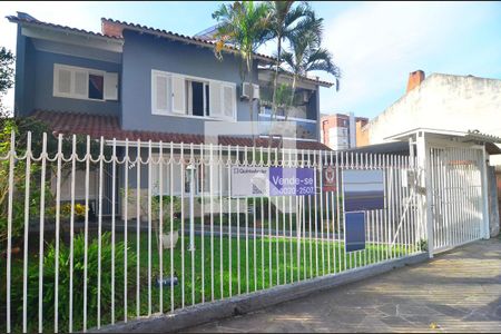 Casa à venda com 340m², 5 quartos e 2 vagasFachada