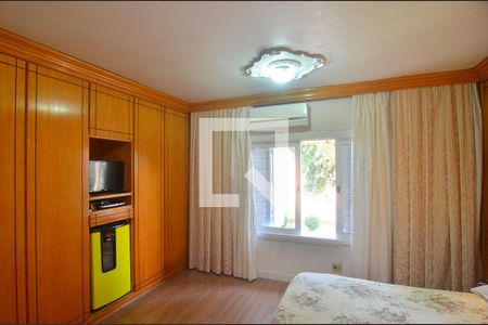 Casa à venda com 340m², 5 quartos e 2 vagasSuíte