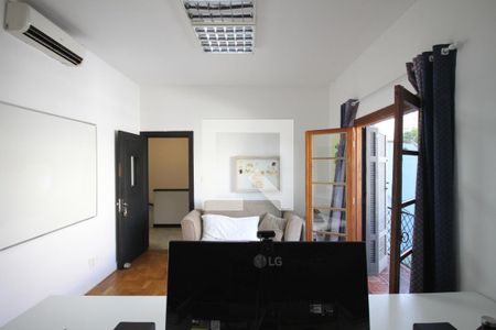 Casa à venda com 220m², 4 quartos e 1 vagaSuíte