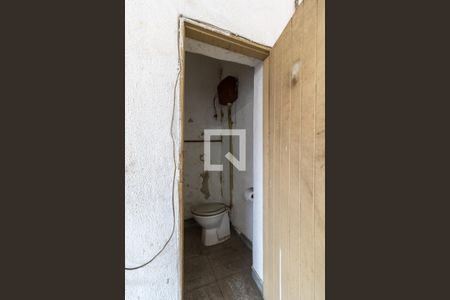 Casa à venda com 140m², 2 quartos e 2 vagasGaragem - Banheiro