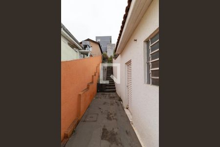 Casa à venda com 140m², 2 quartos e 2 vagasEscada para Edícula