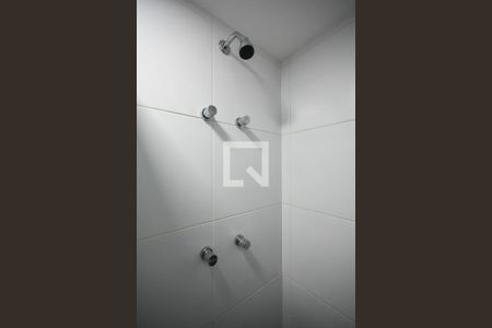 Apartamento para alugar com 39m², 1 quarto e 1 vagaChuveiro do banheiro da suíte 