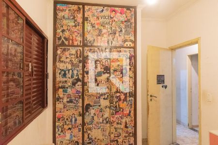 Casa à venda com 193m², 6 quartos e 2 vagas Casa à venda com 193m², 6 quartos e 2 vagasQuarto