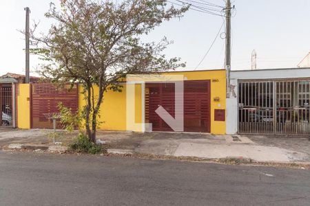 Casa à venda com 193m², 6 quartos e 2 vagas Casa à venda com 193m², 6 quartos e 2 vagasFachada
