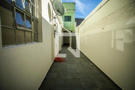 Casa para alugar com 189m², 2 quartos e 2 vagasCorredor externo