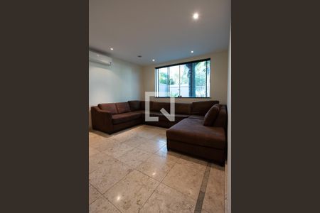 Sala de tv de casa de condomínio à venda com 4 quartos, 678m² em Barra da Tijuca, Rio de Janeiro