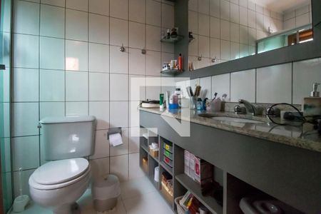 Casa de condomínio à venda com 150m², 3 quartos e 2 vagas Casa de condomínio à venda com 150m², 3 quartos e 2 vagasBanheiro da Suíte