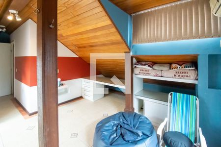 Casa de condomínio à venda com 150m², 3 quartos e 2 vagas Casa de condomínio à venda com 150m², 3 quartos e 2 vagasSótão