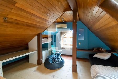 Casa de condomínio à venda com 150m², 3 quartos e 2 vagas Casa de condomínio à venda com 150m², 3 quartos e 2 vagasSótão