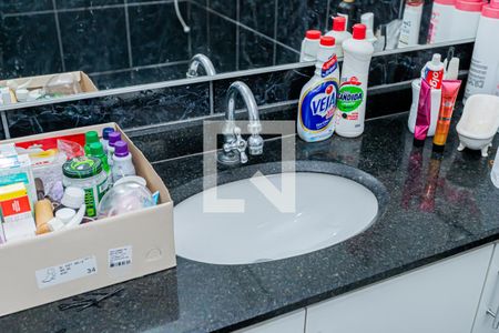 Casa à venda com 300m², 4 quartos e 3 vagas Casa à venda com 300m², 4 quartos e 3 vagasBanheiro suite 1