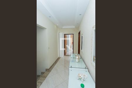 Casa à venda com 300m², 4 quartos e 3 vagas Casa à venda com 300m², 4 quartos e 3 vagasHall passagem