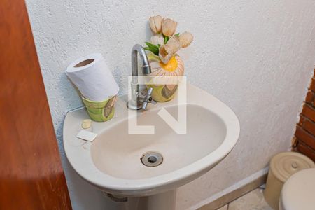 Casa à venda com 300m², 4 quartos e 3 vagas Casa à venda com 300m², 4 quartos e 3 vagasLavabo