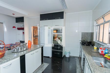 Casa à venda com 300m², 4 quartos e 3 vagas Casa à venda com 300m², 4 quartos e 3 vagasCozinha e copa
