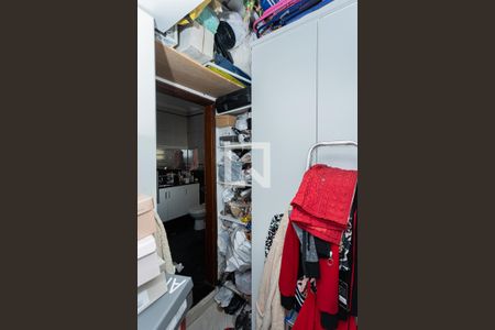 Casa à venda com 300m², 4 quartos e 3 vagas Casa à venda com 300m², 4 quartos e 3 vagasCloset suite 1