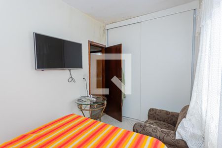 Casa à venda com 300m², 4 quartos e 3 vagas Casa à venda com 300m², 4 quartos e 3 vagasQuarto