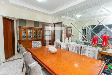 Casa à venda com 300m², 4 quartos e 3 vagas Casa à venda com 300m², 4 quartos e 3 vagasSala de Jantar