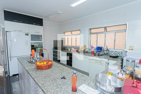 Casa à venda com 300m², 4 quartos e 3 vagas Casa à venda com 300m², 4 quartos e 3 vagasCozinha e copa