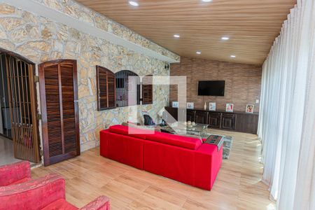 Casa à venda com 300m², 4 quartos e 3 vagas Casa à venda com 300m², 4 quartos e 3 vagasVaranda e Sala de Tv 2