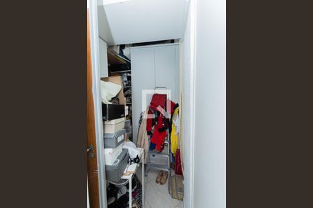 Casa à venda com 300m², 4 quartos e 3 vagas Casa à venda com 300m², 4 quartos e 3 vagasCloset suite 1