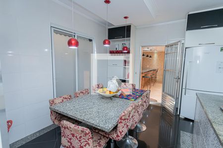 Casa à venda com 300m², 4 quartos e 3 vagas Casa à venda com 300m², 4 quartos e 3 vagasCozinha e copa