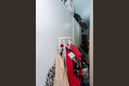 Casa à venda com 300m², 4 quartos e 3 vagas Casa à venda com 300m², 4 quartos e 3 vagasCloset suite 1