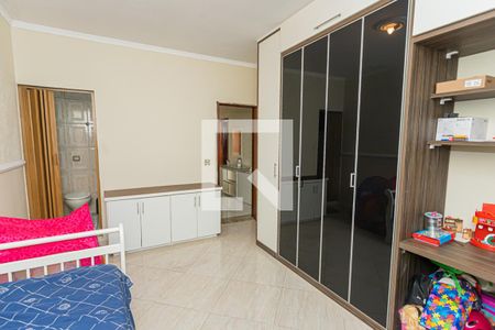 Casa à venda com 300m², 4 quartos e 3 vagas Casa à venda com 300m², 4 quartos e 3 vagasSuite 2