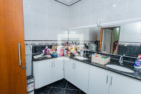 Casa à venda com 300m², 4 quartos e 3 vagas Casa à venda com 300m², 4 quartos e 3 vagasBanheiro suite 1