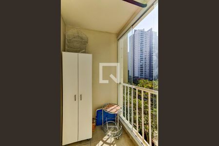 Varanda de apartamento para alugar com 3 quartos, 68m² em Parque Reboucas, São Paulo
