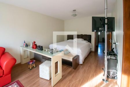 Casa à venda com 242m², 3 quartos e 3 vagas Casa à venda com 242m², 3 quartos e 3 vagasSuíte