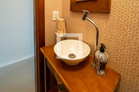 Casa à venda com 242m², 3 quartos e 3 vagas Casa à venda com 242m², 3 quartos e 3 vagasLavabo