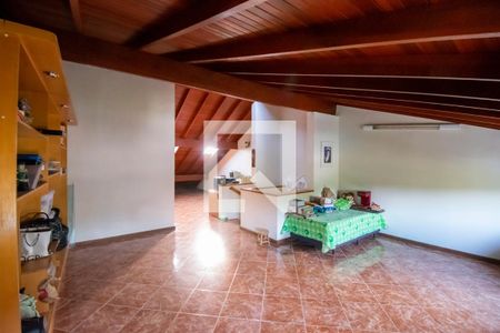 Casa à venda com 242m², 3 quartos e 3 vagas Casa à venda com 242m², 3 quartos e 3 vagasSótão