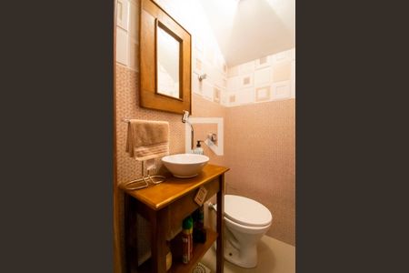 Casa à venda com 242m², 3 quartos e 3 vagas Casa à venda com 242m², 3 quartos e 3 vagasLavabo