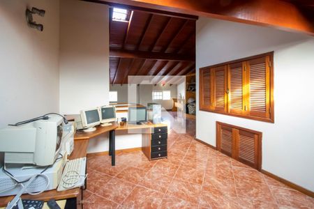 Casa à venda com 242m², 3 quartos e 3 vagas Casa à venda com 242m², 3 quartos e 3 vagasSótão