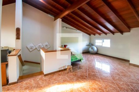 Casa à venda com 242m², 3 quartos e 3 vagas Casa à venda com 242m², 3 quartos e 3 vagasSótão