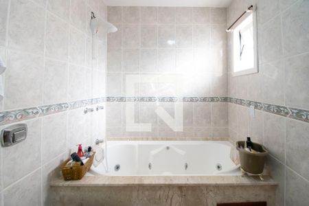 Casa à venda com 242m², 3 quartos e 3 vagas Casa à venda com 242m², 3 quartos e 3 vagasBanheiro da Suíte