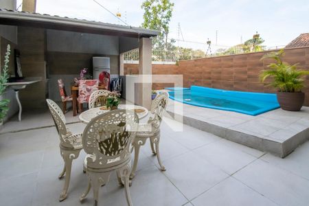 Casa à venda com 242m², 3 quartos e 3 vagas Casa à venda com 242m², 3 quartos e 3 vagasQuintal