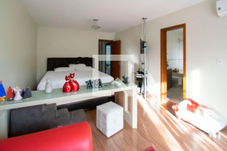 Casa à venda com 242m², 3 quartos e 3 vagas Casa à venda com 242m², 3 quartos e 3 vagasSuíte