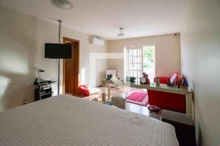 Casa à venda com 242m², 3 quartos e 3 vagas Casa à venda com 242m², 3 quartos e 3 vagasSuíte