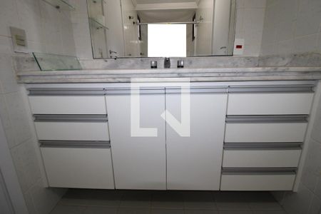 Apartamento para alugar com 138m², 3 quartos e 3 vagasBanheiro americano (Quartos 1 e 2)