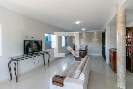 Sala de casa para alugar com 4 quartos, 450m² em Cabral, Contagem