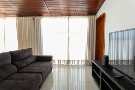 Casa para alugar com 430m², 4 quartos e 3 vagas Casa para alugar com 430m², 4 quartos e 3 vagasSala de TV 2