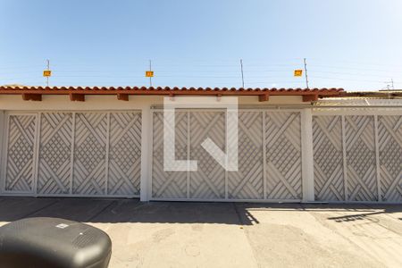 Casa para alugar com 430m², 4 quartos e 3 vagas Casa para alugar com 430m², 4 quartos e 3 vagasFachada
