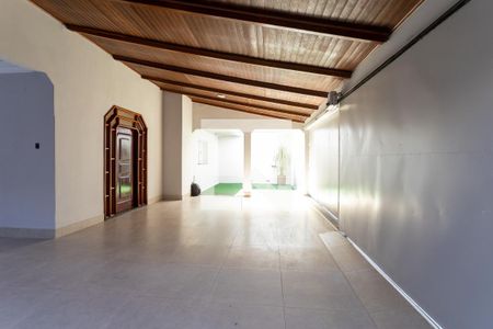 Casa para alugar com 430m², 4 quartos e 3 vagas Casa para alugar com 430m², 4 quartos e 3 vagasGaragem