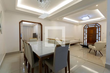 Casa para alugar com 430m², 4 quartos e 3 vagas Casa para alugar com 430m², 4 quartos e 3 vagasSala de Jantar