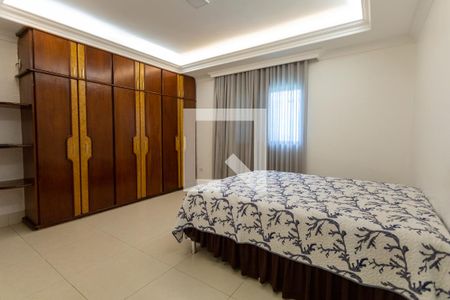 Casa para alugar com 430m², 4 quartos e 3 vagas Casa para alugar com 430m², 4 quartos e 3 vagasSuíte 1