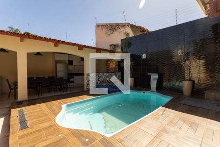 Casa para alugar com 430m², 4 quartos e 3 vagas Casa para alugar com 430m², 4 quartos e 3 vagasPiscina